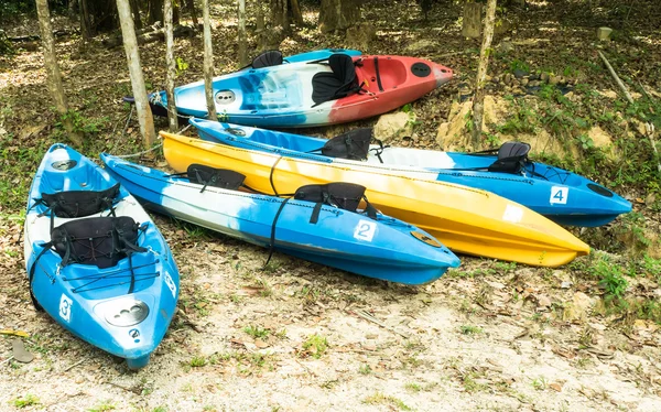 Colorful kayaks — Stock Photo, Image