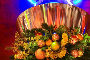 Polonyalılar üzerinde asılı Noel süsleri