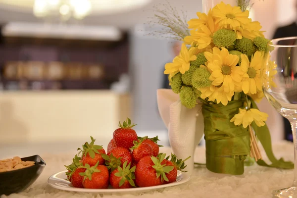 Strawberries placed in a white plate — Stock Photo, Image