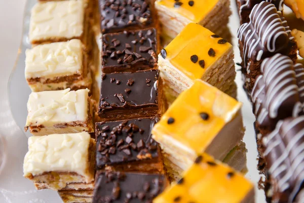 Different type of cakes with chocolate and vanilla — Stock Photo, Image