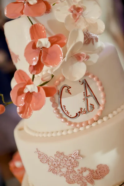 Détails gâteau de mariage à la lumière naturelle — Photo