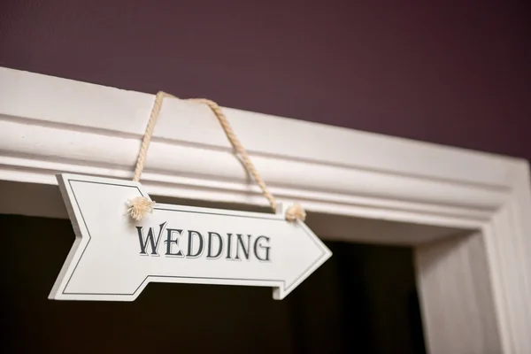 Esküvői jel akasztott ajtó tetején — Stock Fotó