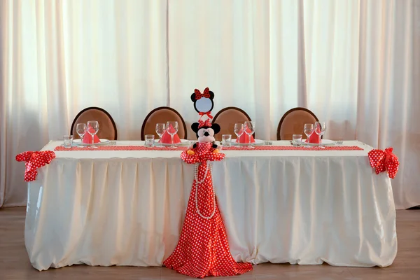 Arranjo de mesa para festa de batismo para os pais — Fotografia de Stock