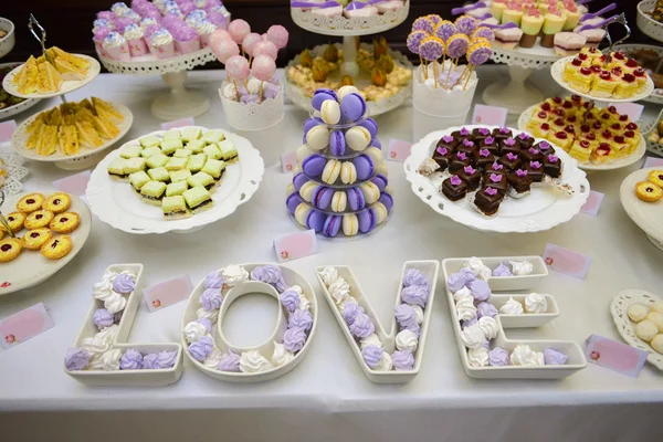 Love made with marshmallows white and mauve — Stock Photo, Image