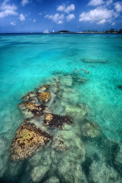 Rocas y agua azul en una isla —  Fotos de Stock