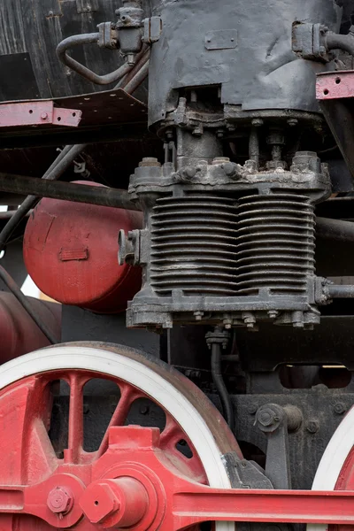 Detail van een oude stoomlocomotief in natuurlijk licht — Stockfoto