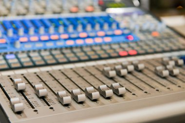 Ekolayzer enstrüman