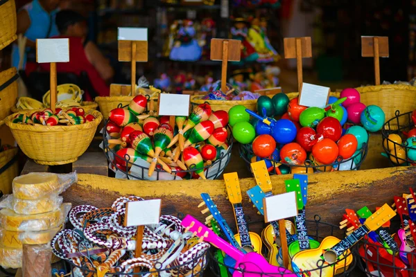 Pantalla de artículos multicolores caseros — Foto de Stock