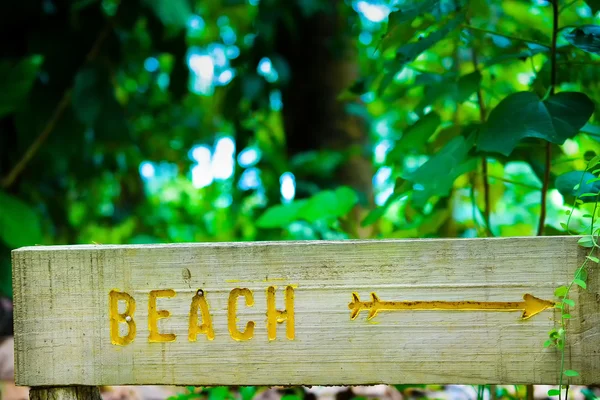 Segno di spiaggia in legno — Foto Stock