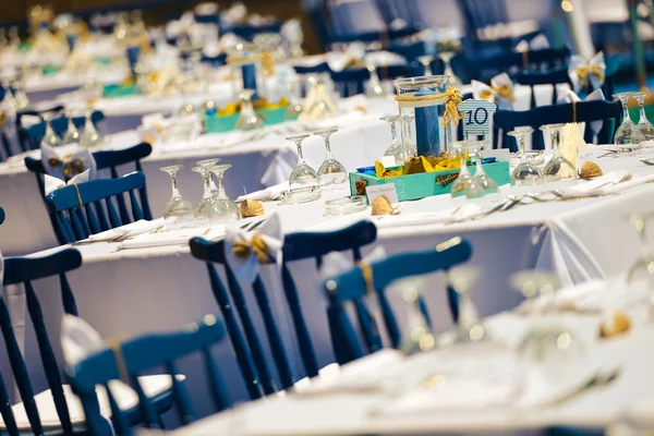 Elegante restaurante con asientos azules — Foto de Stock