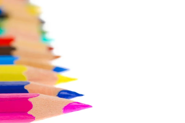 Zijaanzicht van uitgelijnde kleuren kleurpotloden — Stockfoto