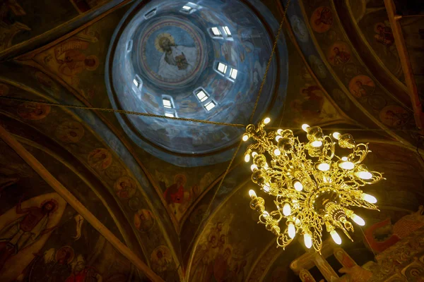正教会の教会のすばらしいインテリア天井 — ストック写真