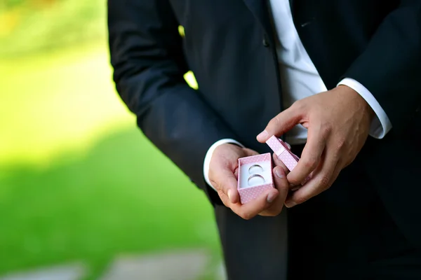 Anéis de casamento na caixa — Fotografia de Stock