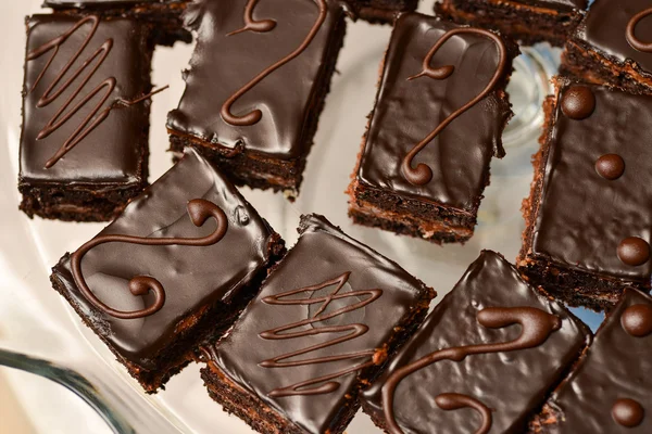 Kuchen mit Schokoladenglasur — Stockfoto