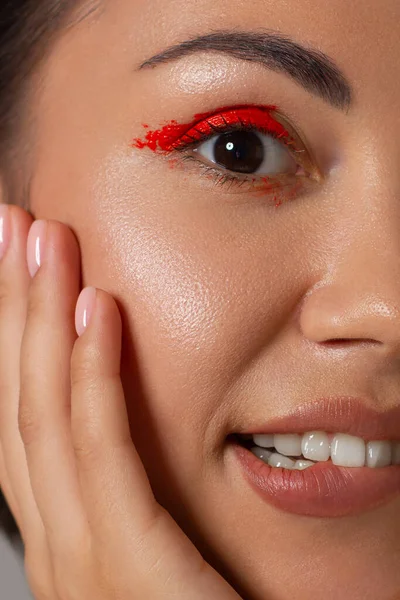 Close Mulher Beleza Com Pele Limpa Brilhante Cosméticos Naturais Pestana — Fotografia de Stock