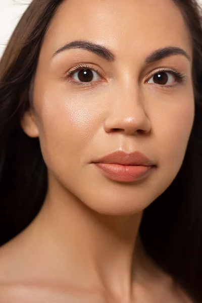 Beauty Closeup Των Γυναικών Γεμάτο Κόκκινα Χείλη Λαμπερό Δέρμα Και — Φωτογραφία Αρχείου