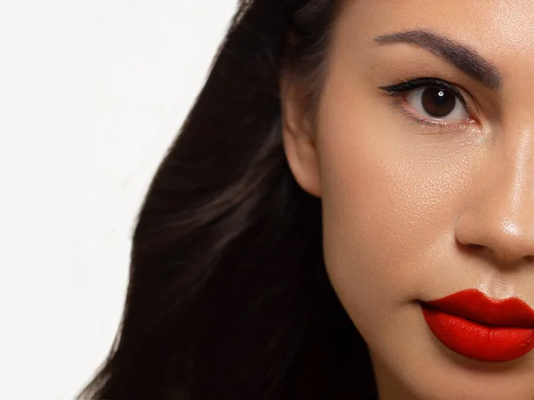Fél Szépség Közelkép Nők Teljes Piros Ajkak Fényes Bőr Hosszú — Stock Fotó