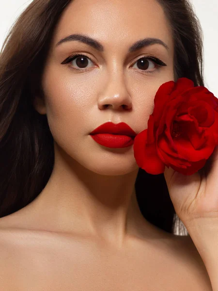 Όμορφη Γυναίκα Φωτεινό Μακιγιάζ Μάτι Σέξι Κόκκινο Liner Μακιγιάζ Σχήμα — Φωτογραφία Αρχείου