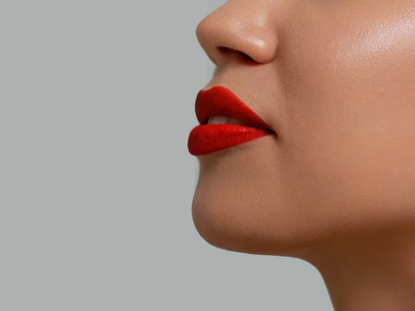 Perfektes Rotes Lippen Make Nahaufnahme Makro Foto Mit Schönen Weiblichen — Stockfoto