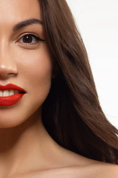 Medio Belleza Primer Plano Las Mujeres Labios Rojos Completos Con —  Fotos de Stock