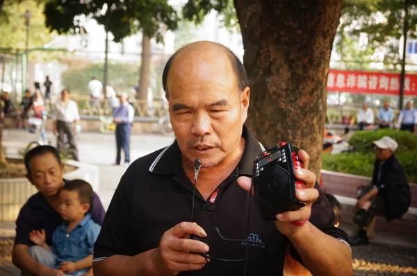 Yaşlı insanlar şarkı, mutlu, Shenzhen, Çin