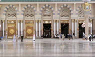 Müslümanların ibadet nabawi Camii, Medine, Suudi Arabistan için toplandı
