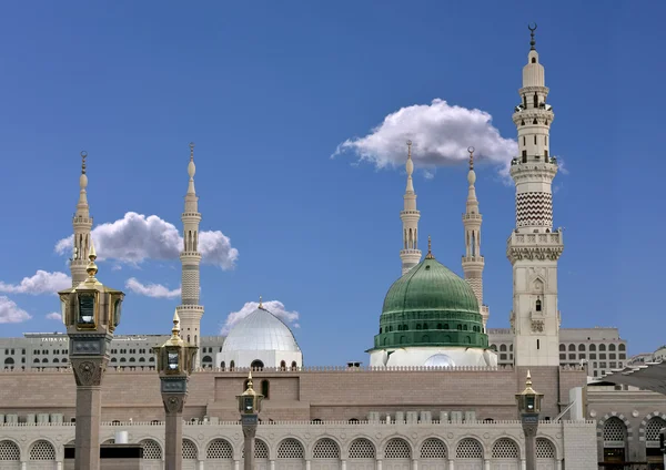 Koepel en minaretten van masjid nabavi — Stockfoto