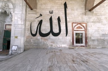Hat Tanrı'nın adını / Allah'ın