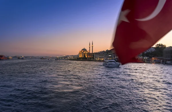 Coucher de soleil Mosquée Ortakoy à Istanbul — Photo