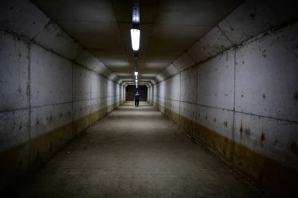 Man Walking Underground Passage Dark Environment — Stock Photo, Image