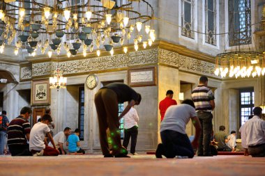 Eyüp sultan cami ritüel ibadet namaz, Hizm merkezli