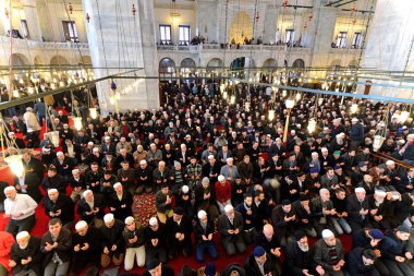 Müslümanlar cami fatih dua ediyorum.