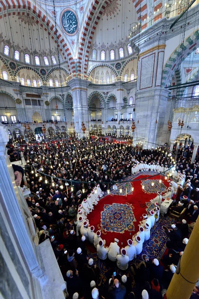 Müslümanlar camilerde toplandı — Stok fotoğraf