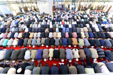 Müslümanlar cami fatih dua ediyorum.
