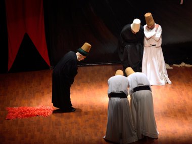 Derviş (Semazen) dansları döne döne Sufi