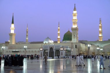 Nabawi Camii gece görünümü, Medine, Suudi Arabistan
