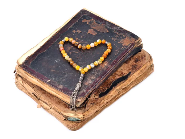 Manuscript Holy Quran and Muslim prayer beads — Stock Photo, Image