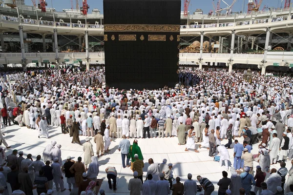 Musulmani riuniti alla Mecca dei diversi paesi del mondo . — Foto Stock