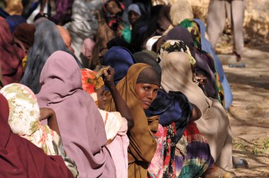 Afrikalı kadınlar umutsuzca yardım bekliyor