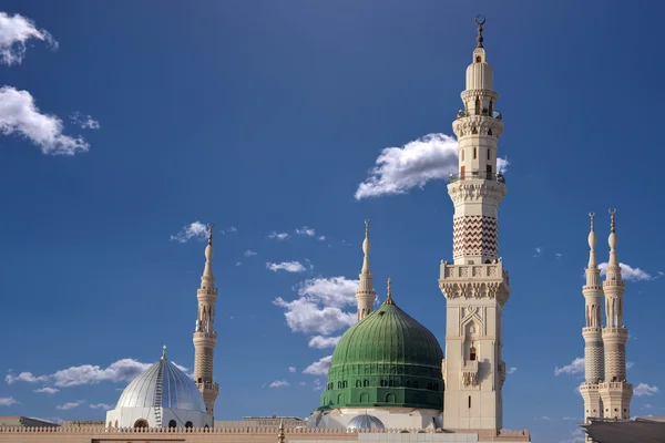 Cúpula e minaretes de masjid nabavi — Fotografia de Stock