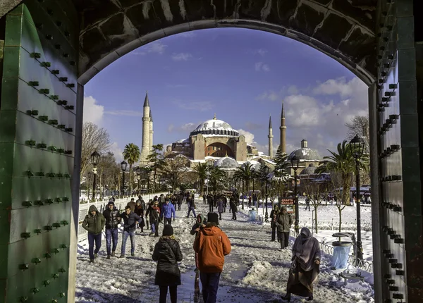 Snöiga utsikt över Hagia Sophia i Istanbul, Turkiet — Stockfoto