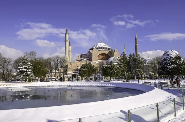 Snöiga utsikt över Hagia Sophia i Istanbul, Turkiet — Stockfoto