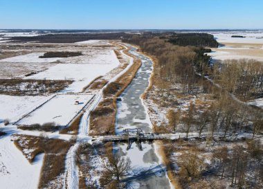 Nehringen yakınlarındaki tarihi Bascule Köprüsü 'nün havadan görünüşü (Almanya)
