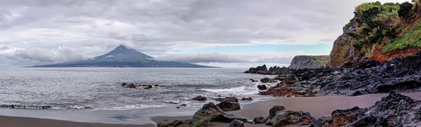 Solnedgång på stranden nära Pedro Miguel på Faial Island, Azorerna — Stockfoto