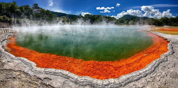 Termiska sjön Champagne Pool vid Wai-O-Tapu, Nya Zeeland — Stockfoto