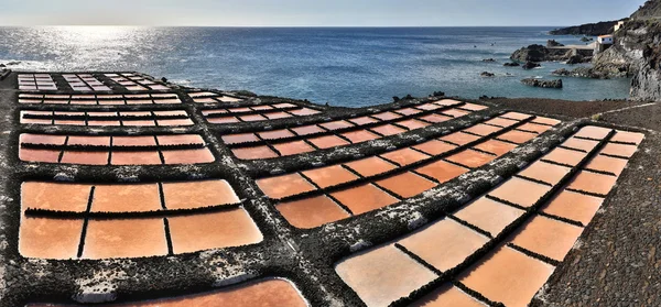 フエンカリエンテ (ラ ・ パルマ島、カナリア諸島付近の塩の蒸発の池) — ストック写真