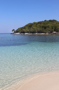 Şaşırtıcı plajları ve Ksamil niteliği