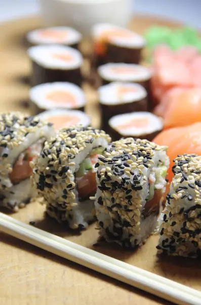 Směs Maki Rolky Sushi Dřevěném Podkladu — Stock fotografie