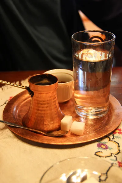 Chá turco e café na mesa — Fotografia de Stock