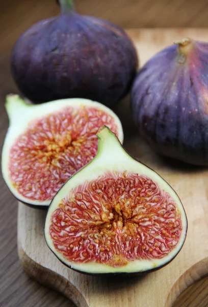 Beautiful ripe fresh pulpy figs on the table — Stock Photo, Image